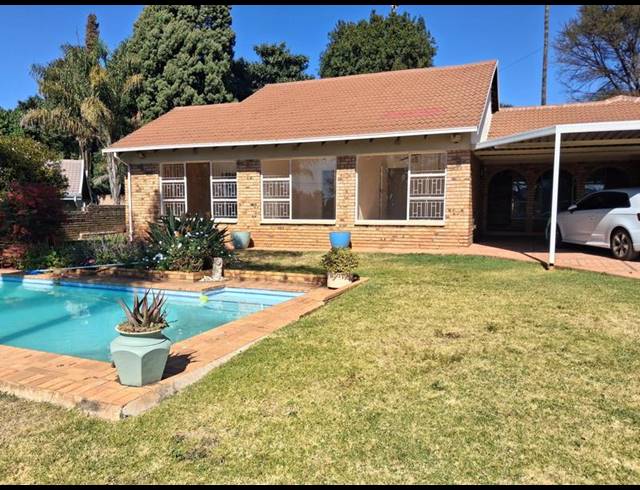 3 BEDROOM HOUSE FOR SALE IN HELDERKRUIN